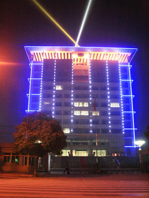 夜色中的政府大楼.jpg