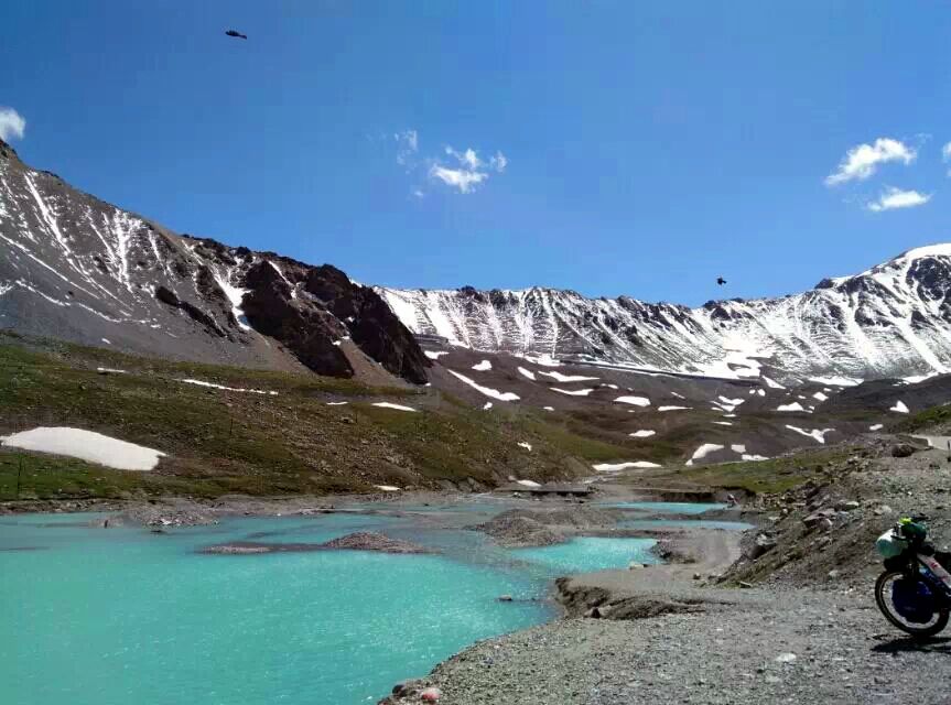 骑行哈希勒根达坂路景景