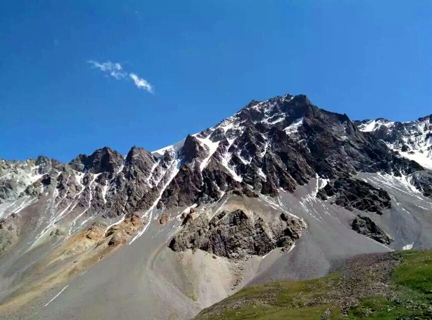 骑行哈希勒根达坂路景